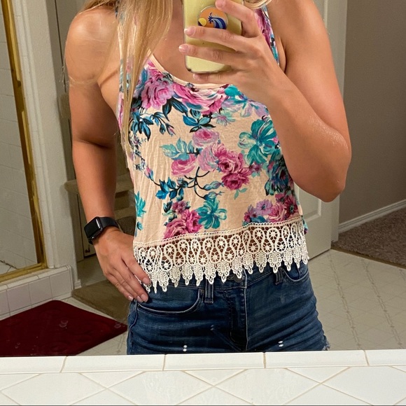Tres Bien Tops - 🌟3for$10🌟Floral Crop Top 🌷